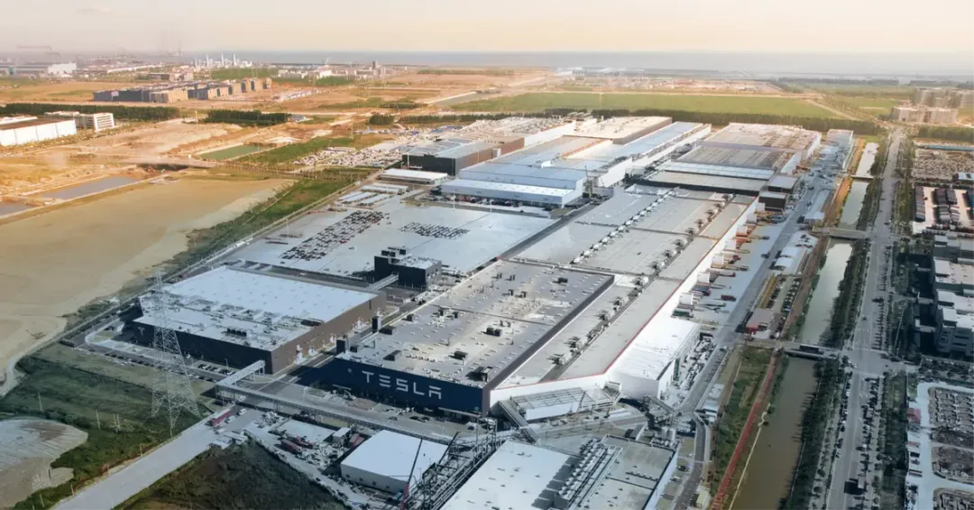 特斯拉十周年：上海储能超等工厂开工，规划年产1万台商用储能电池